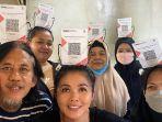 Epy-Kusnandar-dan-Karina-Ranau-jualan-takjil-pakai-QRIS-foto-dicapture-8-Maret-2025.jpg