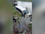 Evakuasi-mobil-tercebur-di-Muning-Tengah-Daha-Selatan.jpg