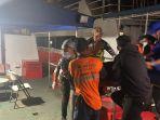 Evakuasi-tiga-orang-warga-Pulau-Bromo-yang-tewas.jpg