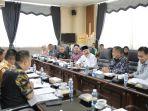FAnggota-DPRD-Kalsel-melakukan-rapat-perdana-membahas.jpg