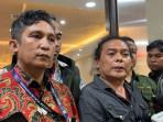 Firdaus-Oiwobo-dan-pengacaranya-Deolipa-Yumara-saat-ditemui-di-Mabes-Polri.jpg