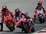 Francesco-Bagnaia-kiri-Jorge-Martin-tengah-Marc-Marquez-kanan.jpg