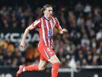 Gelandang-Atletico-Madrid-Conor-Gallagher-menggiring-bola-dalam-suatui-laga-Liga-Spanyol.jpg