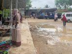 Genangan-di-depan-los-para-penjual-ikan-di-Pasar-Modern-Adaro-Balangan-Selasa-10012023.jpg