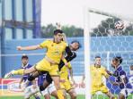 Gol-sundulan-Fabiano-ke-gawang-Persiku.jpg