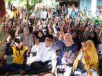 Haji-Fani-dan-Habib-Taufan-saat-bersama-masyarakat-Desa-Pugaan-Tanjung.jpg