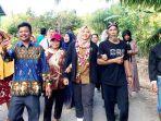 Hayatul-Mursyida-diarak-warga-Desa-Ambawang-menang-pilkades-13-September-2023.jpg