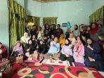 Hj-Erna-Lisa-Halaby-dan-Wartono-saat-menyerap-aspirasi-warga-di-Jalan-Sidodadi.jpg