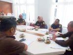 Jajaran-Kejaksaan-Negeri-Tapin-saat-rapat-internal-Selasa-21022023.jpg