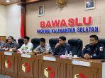 Jajaran-Komisioner-dan-Kepala-Sekretariat-Bawaslu-Provinsi-Kalsel1.jpg