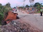 Jalan-Satui-di-KM-171-Satui-Barat-Tanbu-Akhirnya-Longsor.jpg