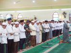 Jemaah-calon-haji-salat-hajat-di-Masjid-Alminah-Kandangan-Kabupaten-HSS-Senin-22052023.jpg