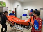 Jenazah-korban-perkelahian-di-RTH-Rantau-Baru-dievakuasi-ke-RSUD-Datu-Sanggu.jpg