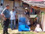 KADES-Batilai-berkunjung-rumah-Saipullah-yang-compang-camping.jpg