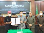 KETUA-DPRD-Kabupaten-Tanah-Laut-Tala-Muslimin-SE-dan-Bupati-Tala-HM-Sukamta-28042022.jpg