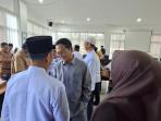 KETUA-DPRD-Tala-H-Khairil-Anwar-berkacamata-berbincang-dengan-pengurus-MUI-Tala.jpg