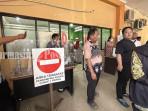 KORBAN-KERACUNAN-Kondisi-di-depan-Rumah-Sakit-Ratu-Zalecha-D.jpg