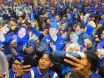 Kader-Partai-Demokrat-Kalsel-ramai-ramai-ingin-swafoto-dengan-AHY.jpg