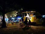 Kafe-kuliner-buka-sepanjang-malam-pada-akhir-pekan-di-Pantai-Batakan-Baru.jpg