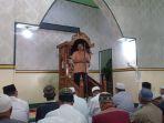 Kakanwil-Kemenkumham-Kalsel-Lilik-Sujandi-bertindak-sebagai-Khatib-dan-Imam.jpg