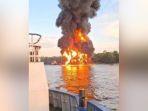 Kapal-Tugboat-Surya-03-terbakar.jpg