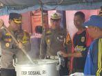 Kapolres-Balangan-AKBP-Riza-Muttaqin-memantau-dapur-umum-Haul-guru-sekumpul.jpg