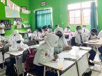 Karhutla-Kalsel-Pelajar-SMPN-6-Banjarmasin-pembelajaran-tatap-muka-PTM-Senin-09102023.jpg