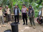 Kasatpol-PP-Balangan-Aspariah-musnahkan-miras.jpg
