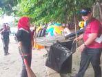 Keajri-Kotabaru-Andi-Irfan-Syafruddin-bersih-bersih-di-Pantai-Gedambaan-senin18072022.jpg