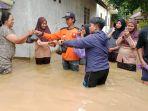 Kegiatan-Kader-PKS-HSS-saat-banjir.jpg