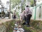 Kegiatan-memungut-sampah-serentak-Polres-HSS.jpg