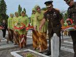 Kejati-Kalsel-ziarah-makam-pahlawan.jpg