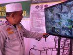Kepala-Dishub-Banjar-I-Gusti-Nyoman-Yudiana-memperlihatkan-CCTV.jpg