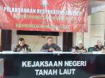 Kepala-Kejaksaan-Negeri-Tanah-Laut-Teguh-Imanto-Kamis-05102023.jpg