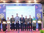 Kepala-Kemenkumham-Kalsel-Faisol-Ali-bersama-para-notaris-berprestasi-Kamis-04102023.jpg