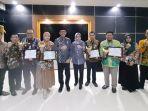 Kepala-Kemenkumham-Kalsel-Faisol-Ali-bersama-para-penerima-penghargaan-sabtu-24062023.jpg