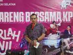 Kepala-Kesbangpol-Eko-Harjidi-Putra-membacakan-sambutan-Pj-Bupati-HSS-1.jpg
