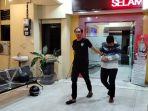 Kepolisian-saat-mengamankan-pelaku-rudapaksa-Ia-dibawa-ke-Mapolsekta-Banteng.jpg