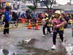 Keseruan-para-peserta-Lomba-Ketangkasan-Damkar-Swasta-Banjarmasin1.jpg