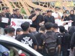 banjarmasin/Ketua-DPRD-Banjarbaru-Gusti-Rizky-saat-menyampaikan-orasi-di-Nol-Kilometer.jpg