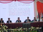 Ketua-KPU-Kabupaten-Balangan-Ahmad-Turjani-membacakan-keputusan-penetepan-paslon.jpg