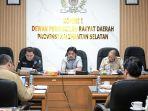 Ketua-Pansus-I-DPRD-Kalsel-Rais-Ruhayat-saat-memimpin-rapat.jpg