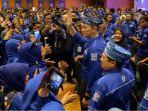 Ketua-Umum-Partai-Demokrat-AHY-disambut-ribuan-massa-saat-tiba-di-Hotel-Galaxy.jpg