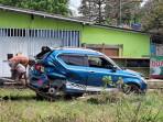Kondisi-minibus-yang-ringsek-setelah-terlibat-kecelakaan-di-Jalan-Karang-Rejo.jpg