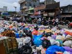 Kondisi-sampah-di-TPS-Liar-Pasar-Kuripan-5.jpg