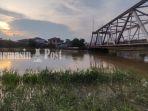 Kondisi-sungai-magara-yang-mengalir-di-bawah-jembatan-Paliwara-Amuntaivc.jpg
