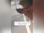 Dikikis Air Hujan, Akses Jalan Batulicin-Banjarbaru Alami Longsor