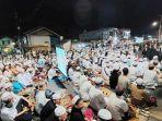 Layar-besar-di-tengah-jemaah-haul-ke-2-Guru-Zuhdi-di-Masjid-Jami-Banjarmasin-Senin-11042022.jpg