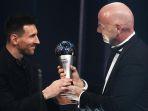 Lionel-Messi-Pemain-Terbaik-FIFA-2022-Presiden-FIFA-Gianni-Infantino.jpg