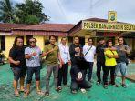 M-Basirin-pelaku-penikaman-Abdul-Hair-saat-menyerahkan-diri-ke-Polsek-Banjarmasin-Selatans.jpg